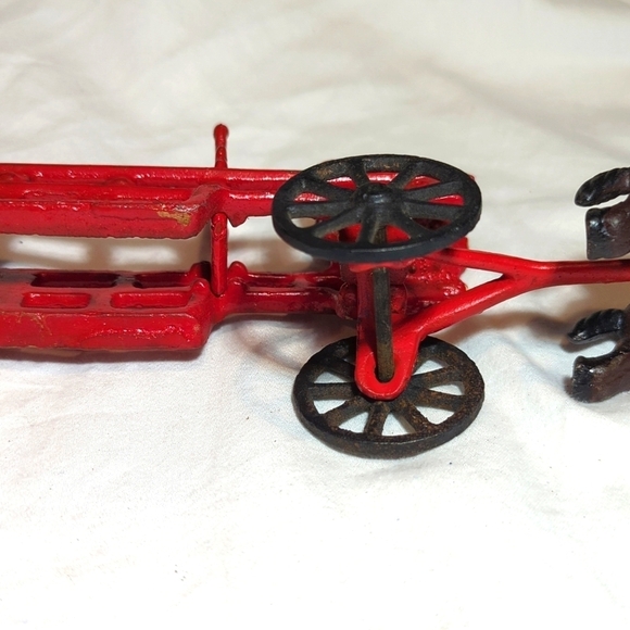 Vintage Cast Iron Horse Drawn Fire Truck Engine Wagon Toy w Fireman and Ladders - Picture 13 of 14